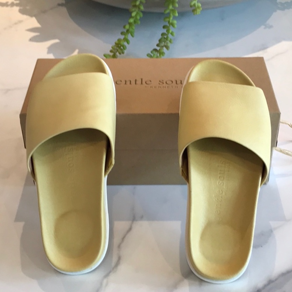Gentle Souls sandal / slip on